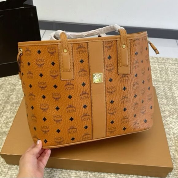 Authentic MCM Brand New Liz Reversible Visetos Tote Bag - Picture 6 of 8